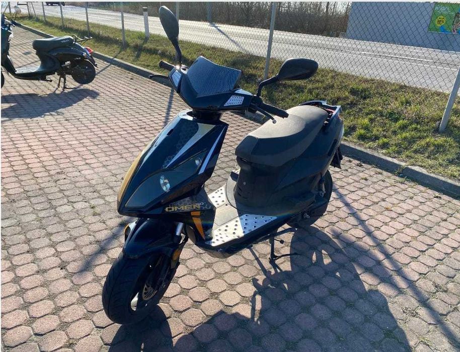 Scuter ride omen