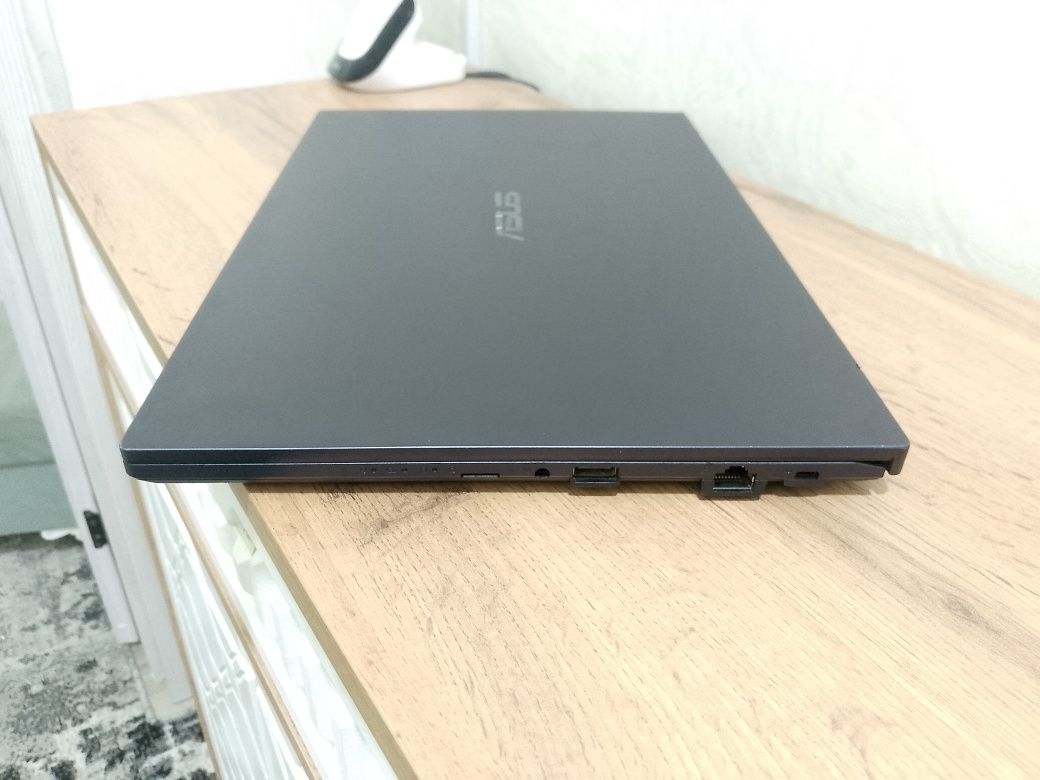 Core i5-1235U/SSD xotira 256 gb/ ОЗУ DDR4- 20 gb