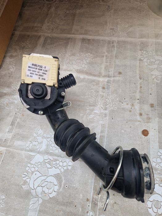 Vând motor,pompă,rezistența și curea pentru mașină de spălat WHIRLPOOL