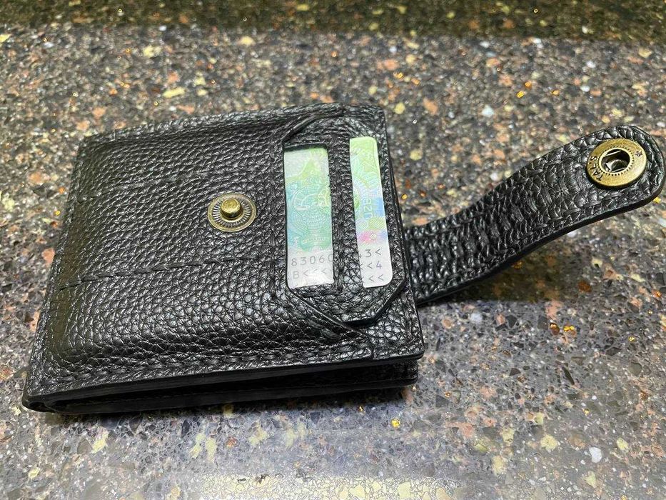 Кожаный бифолд, ручная работа.