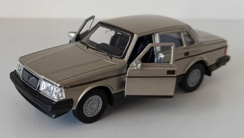 Macheta Volvo 240 GL 1979 - Welly 1/36