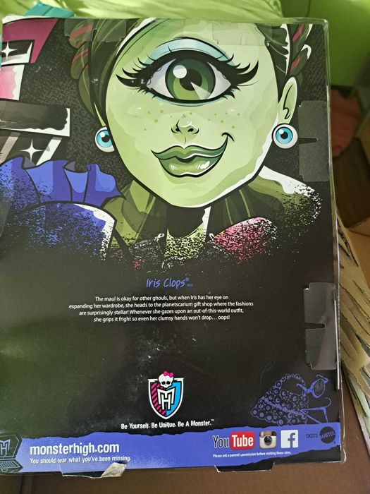 Monster High Iris Clops много рядка