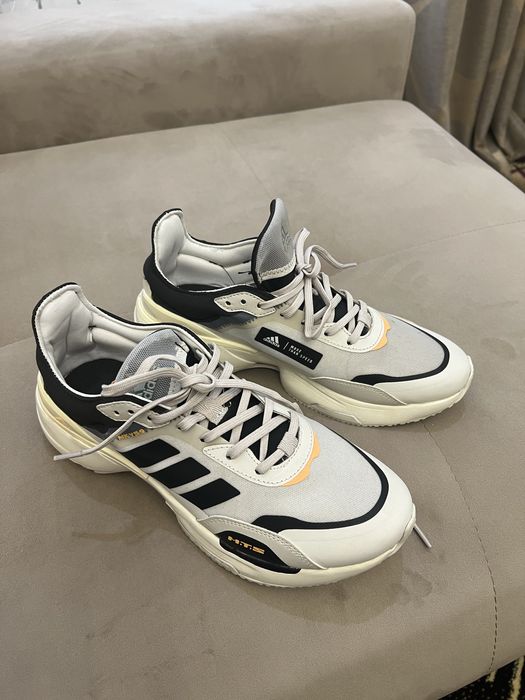 Кроссовки adidas