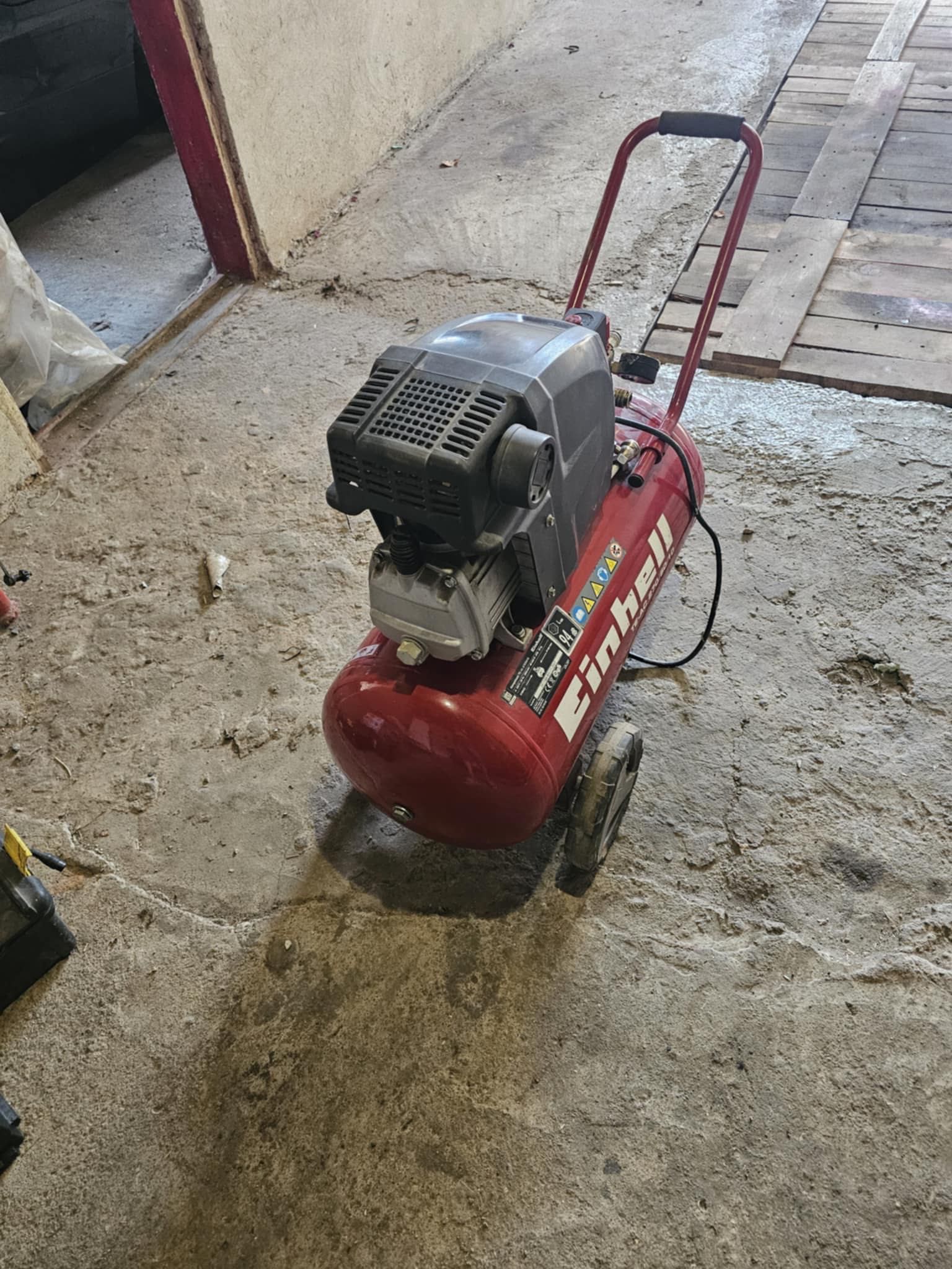 Продавам немски компресор Einhell