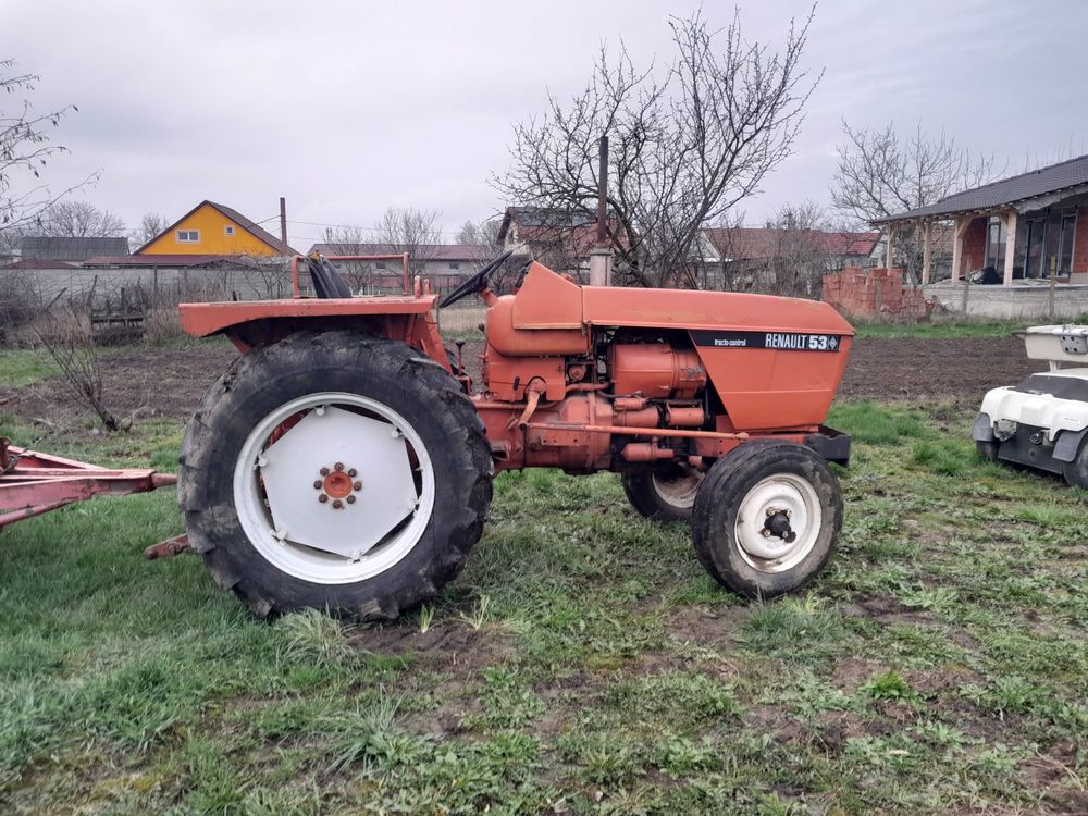 Vând tractor Renoult 53