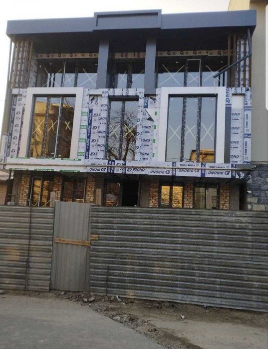 Здание ул.Ивлева ЖК Modera Towers 3,22-сот 3-этажа 1014 м² парковка