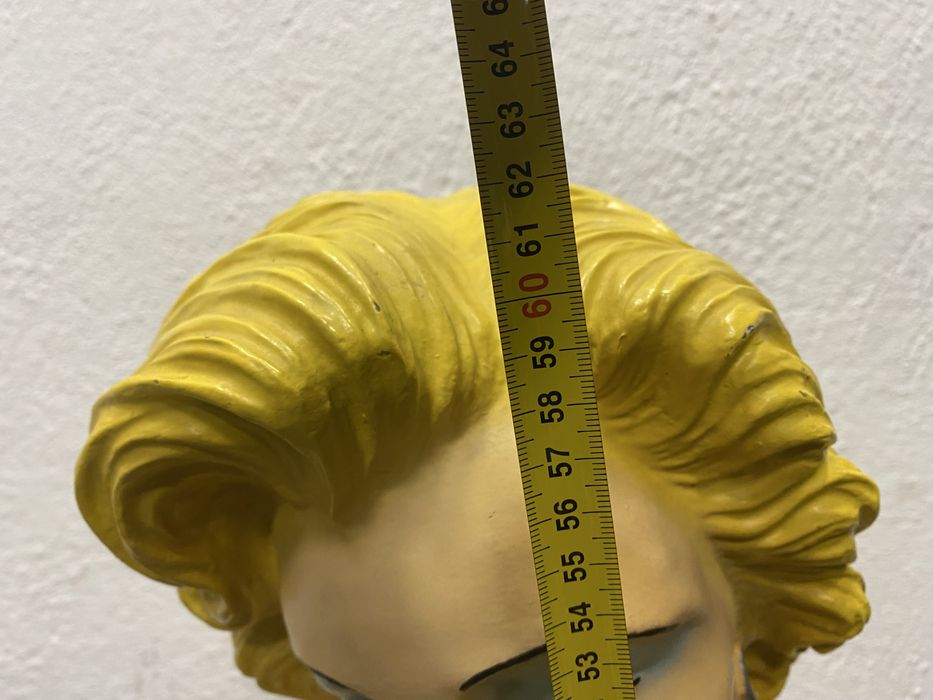 Голям американски бюст мерлин монро