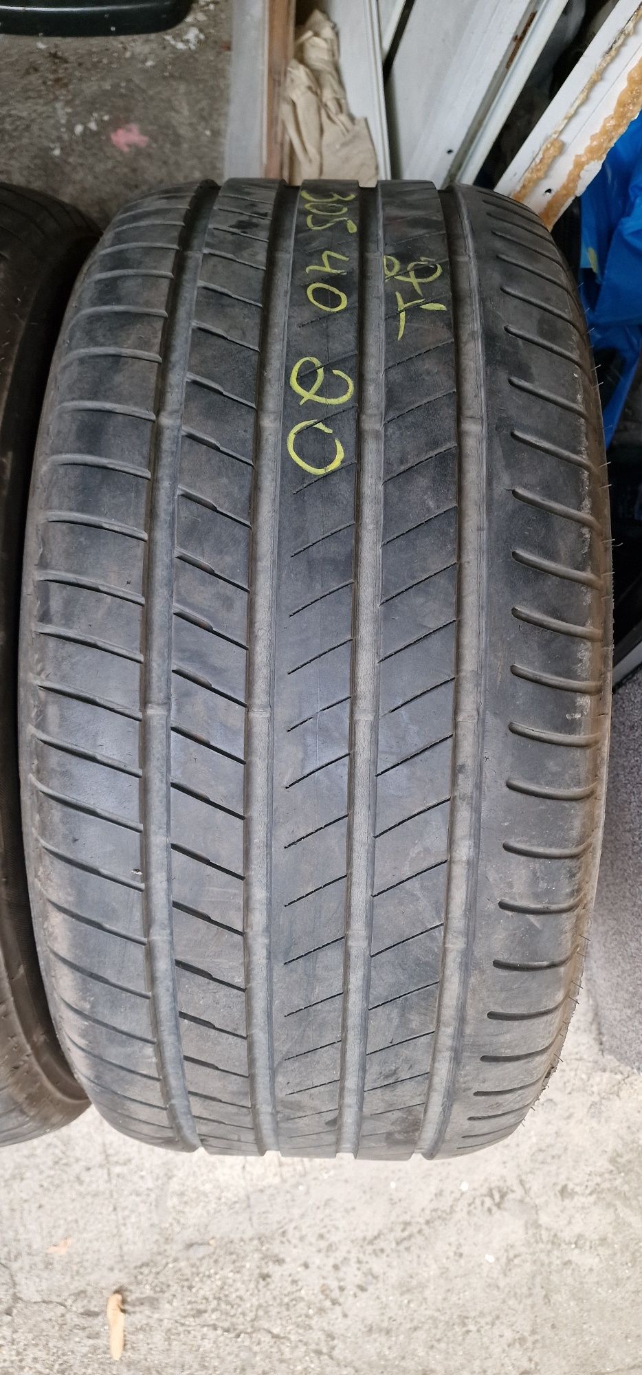 275/45/20 и 305/40/20  Bridgestone Alenza 001