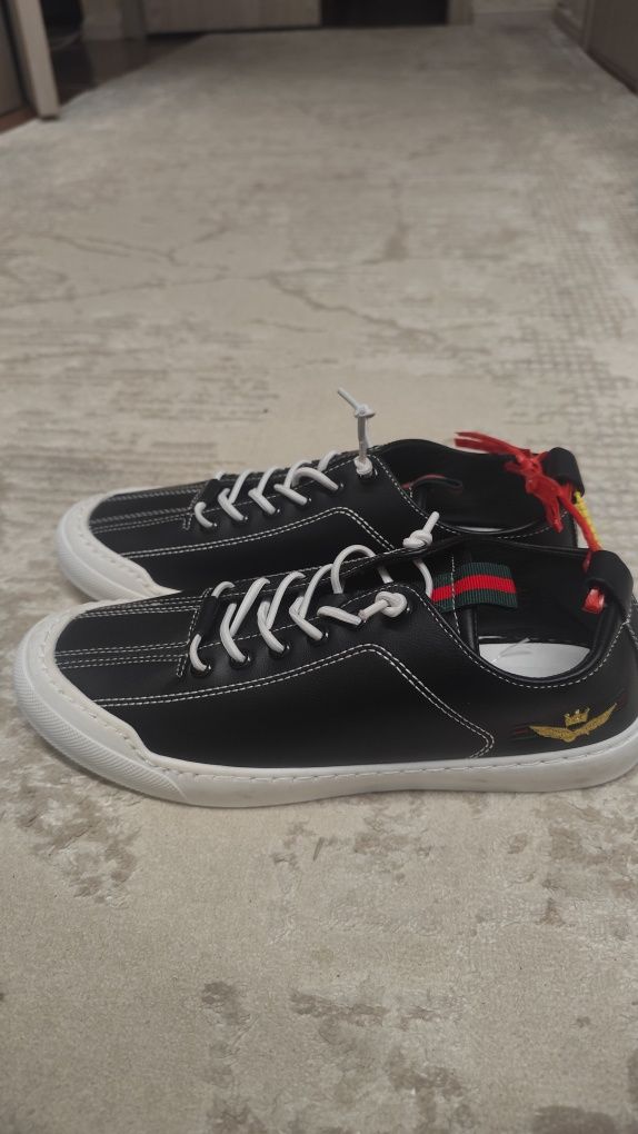 Кроссовки Gucci с кожей 43 размер
