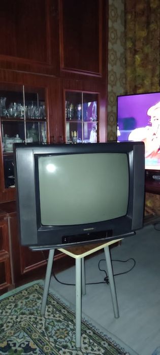 Продам б/у телевизор.