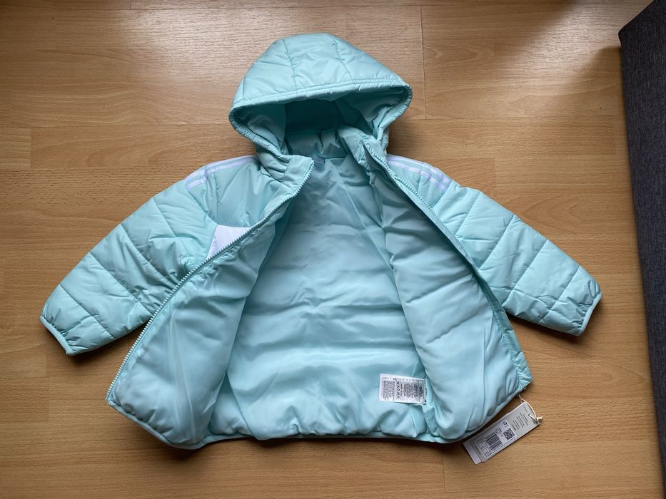 Adidas geaca marime 104  noi cu eticheta