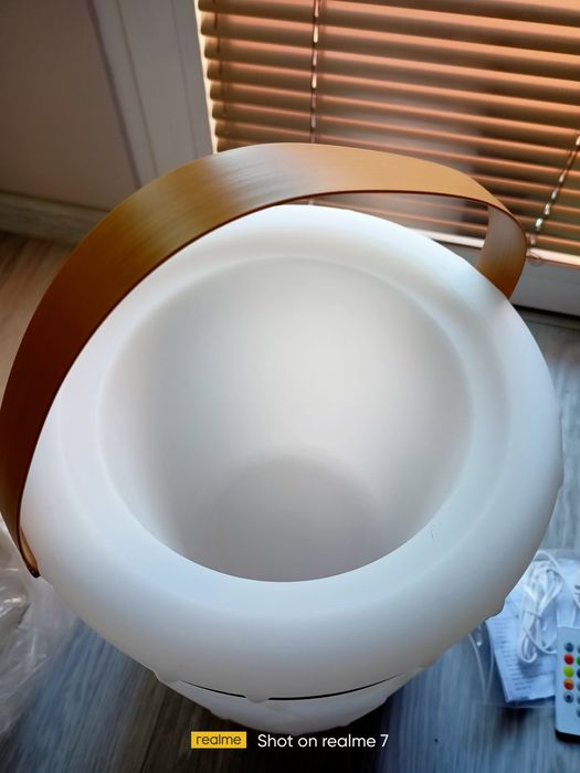 Охладител за вино с вградена колонка и RGB подсветка