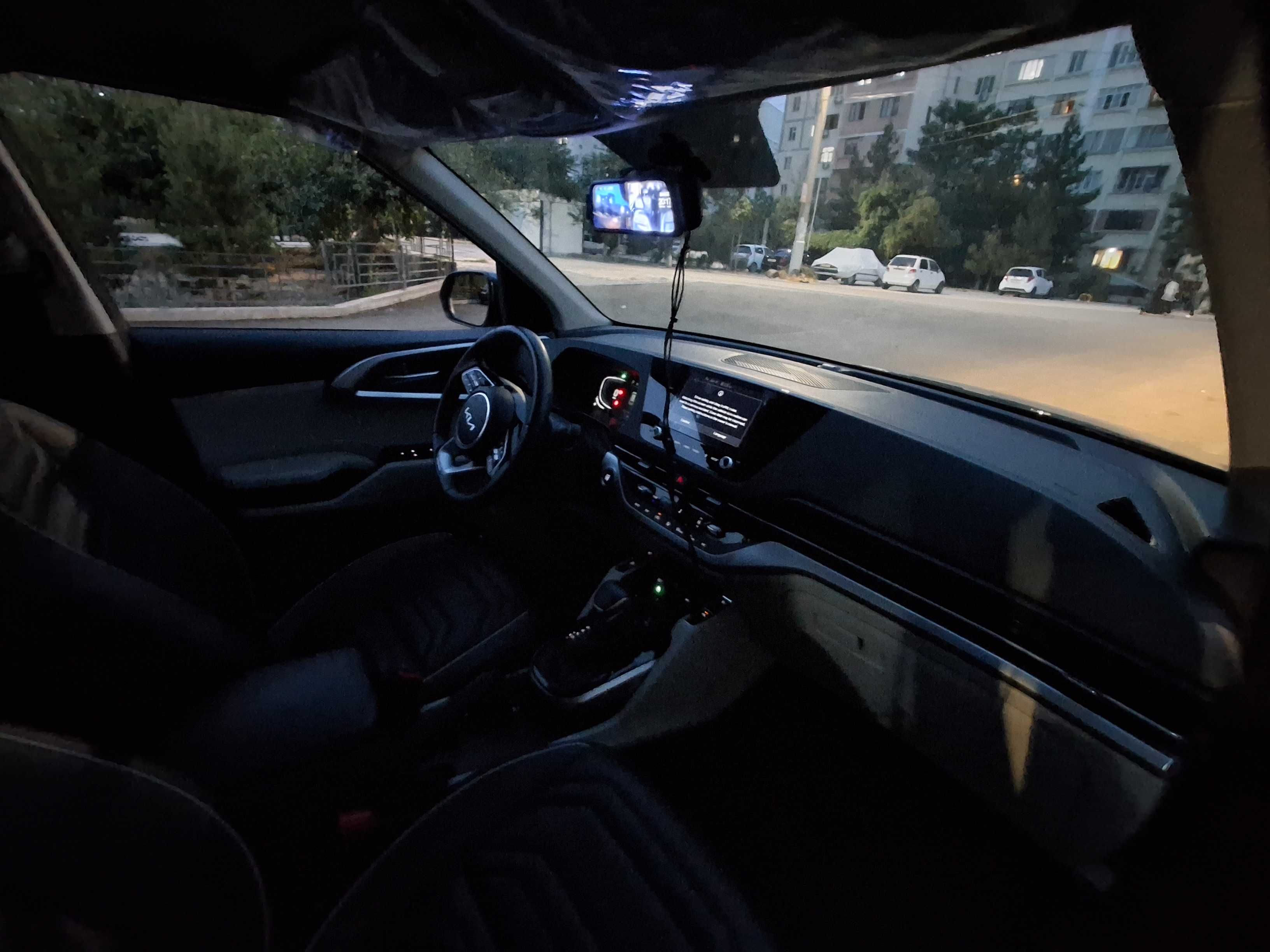 Продам свю машину kia carens