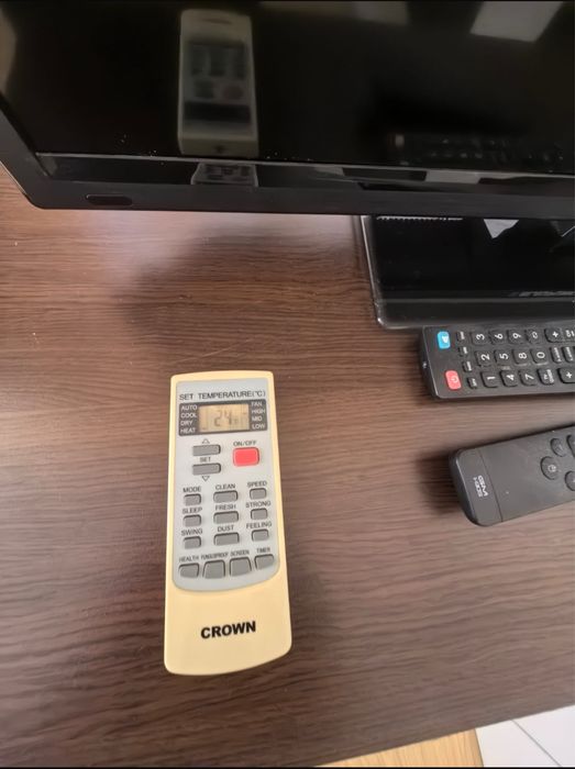 Продавам работещ климатик CROWN