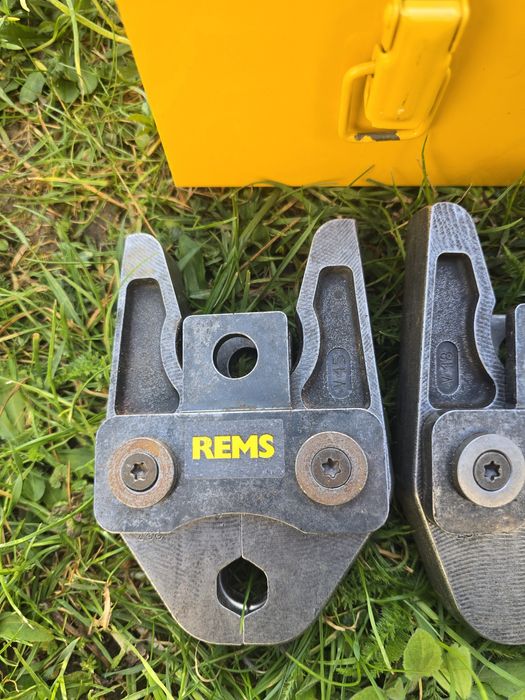 REMS R220 Presa pentru sertizat cu acumulatori