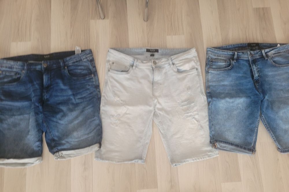 3 perechi de blugi scurti!marime L