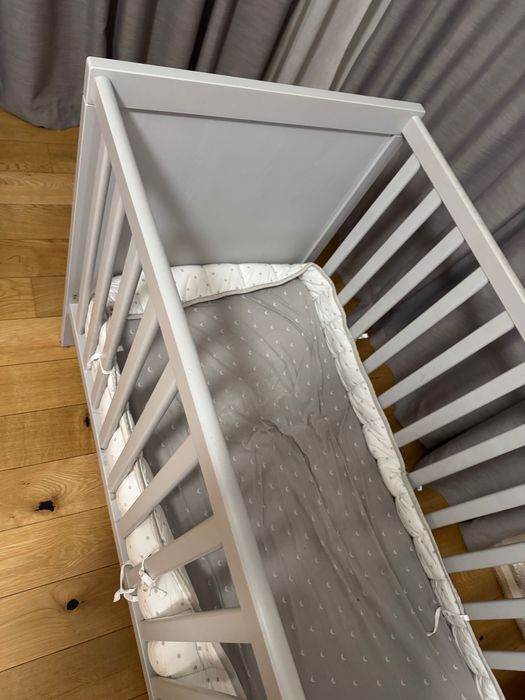 Vand patut bebe Ikea cu saltea si protectie textila
