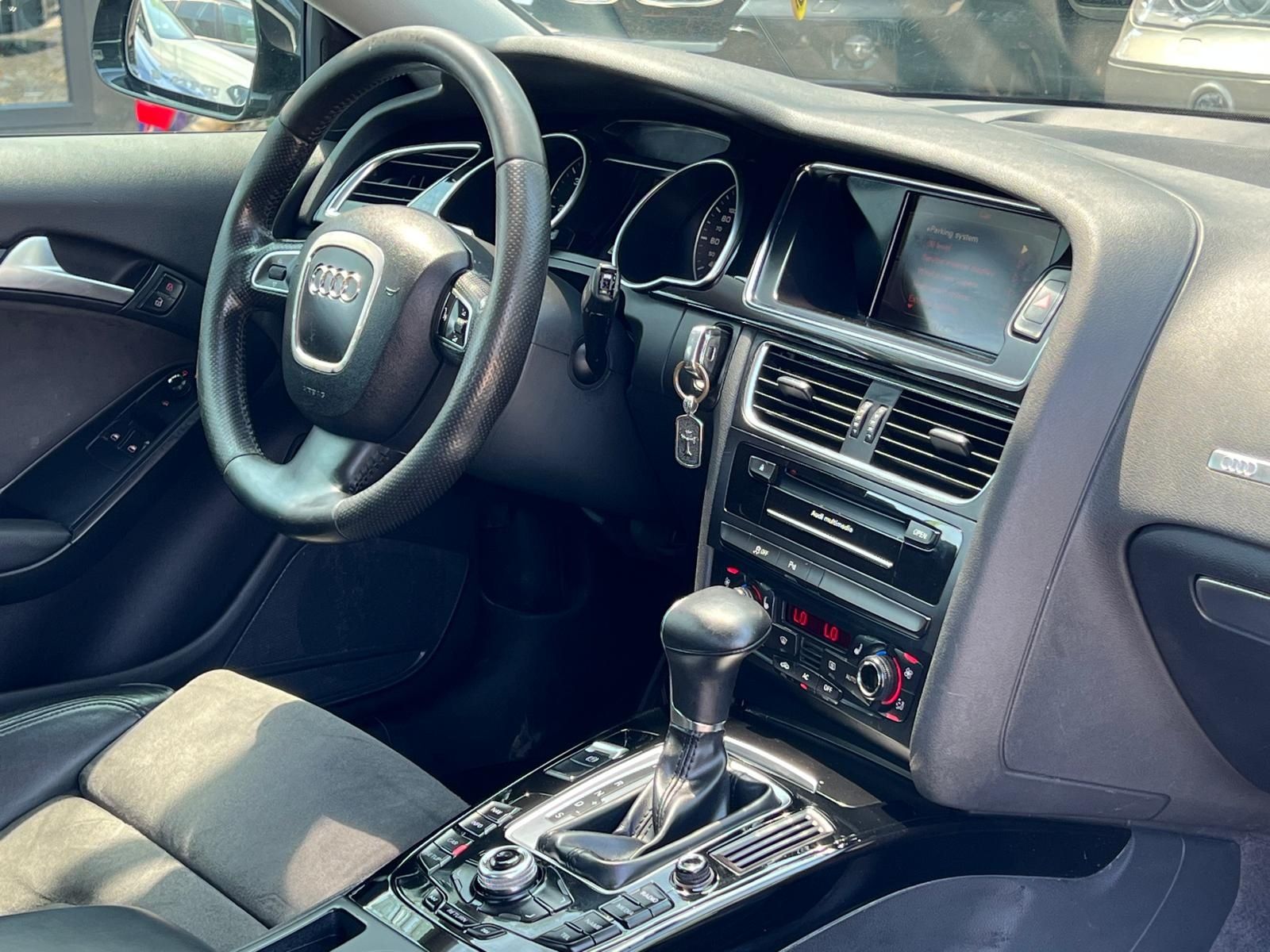 Vând Audi A5 B8 SLine 2.7 TDI * LED * 2010 stare impecabila urgent
