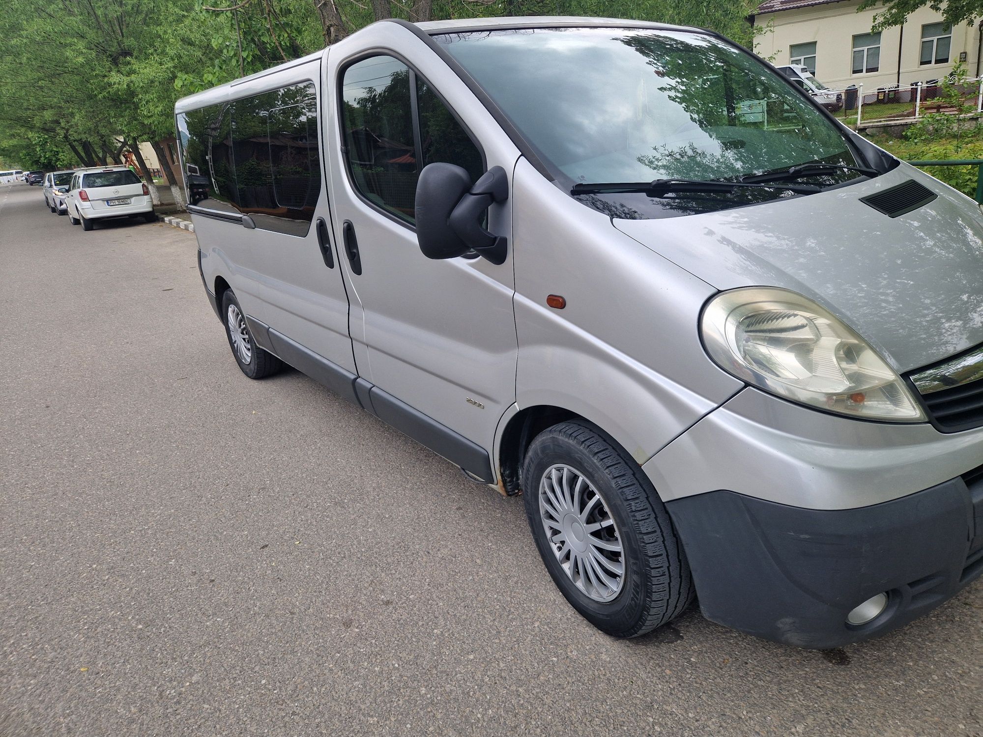 De vânzare Opel Vivaro 8+1 locuri an 2010