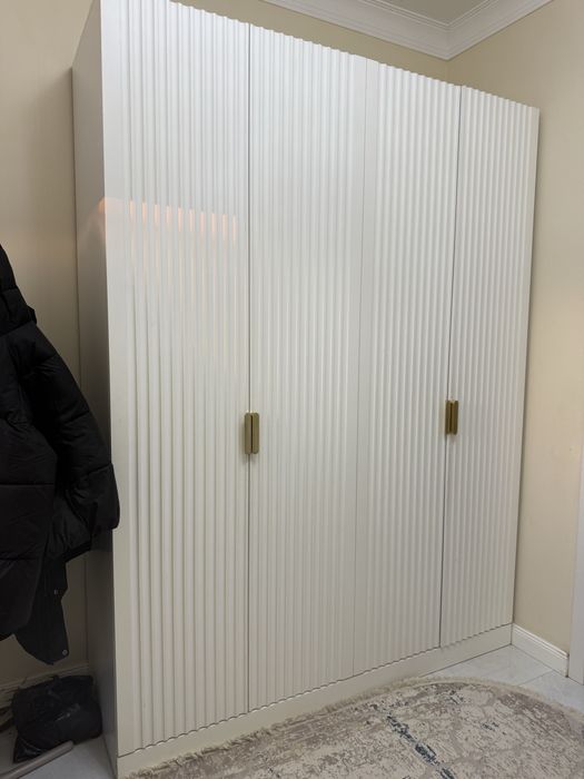 Срочно продам шкаф почти новый