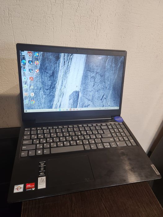 Продам шустрый ноутбук lenovo сумка мышка в комплекте