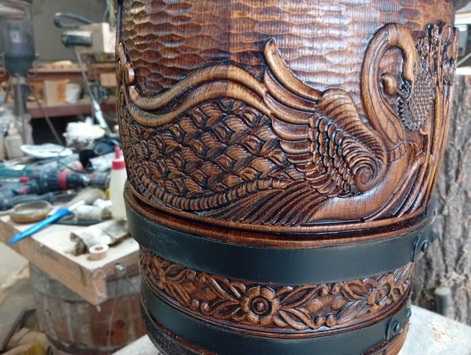 Дъбово Буре с Дърворезба