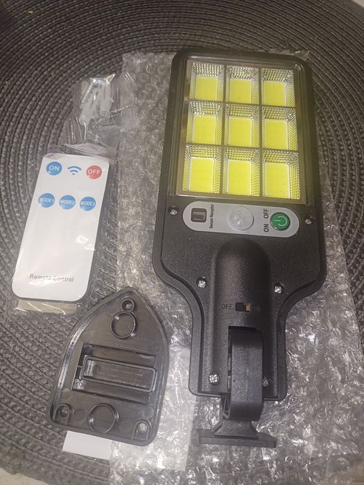 Lampa stradală cu panou solar