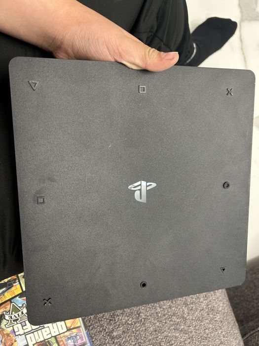 Playstation 4 slim