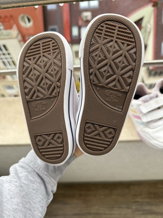 Маратонки Adidas и кецове Converse - 24 номер