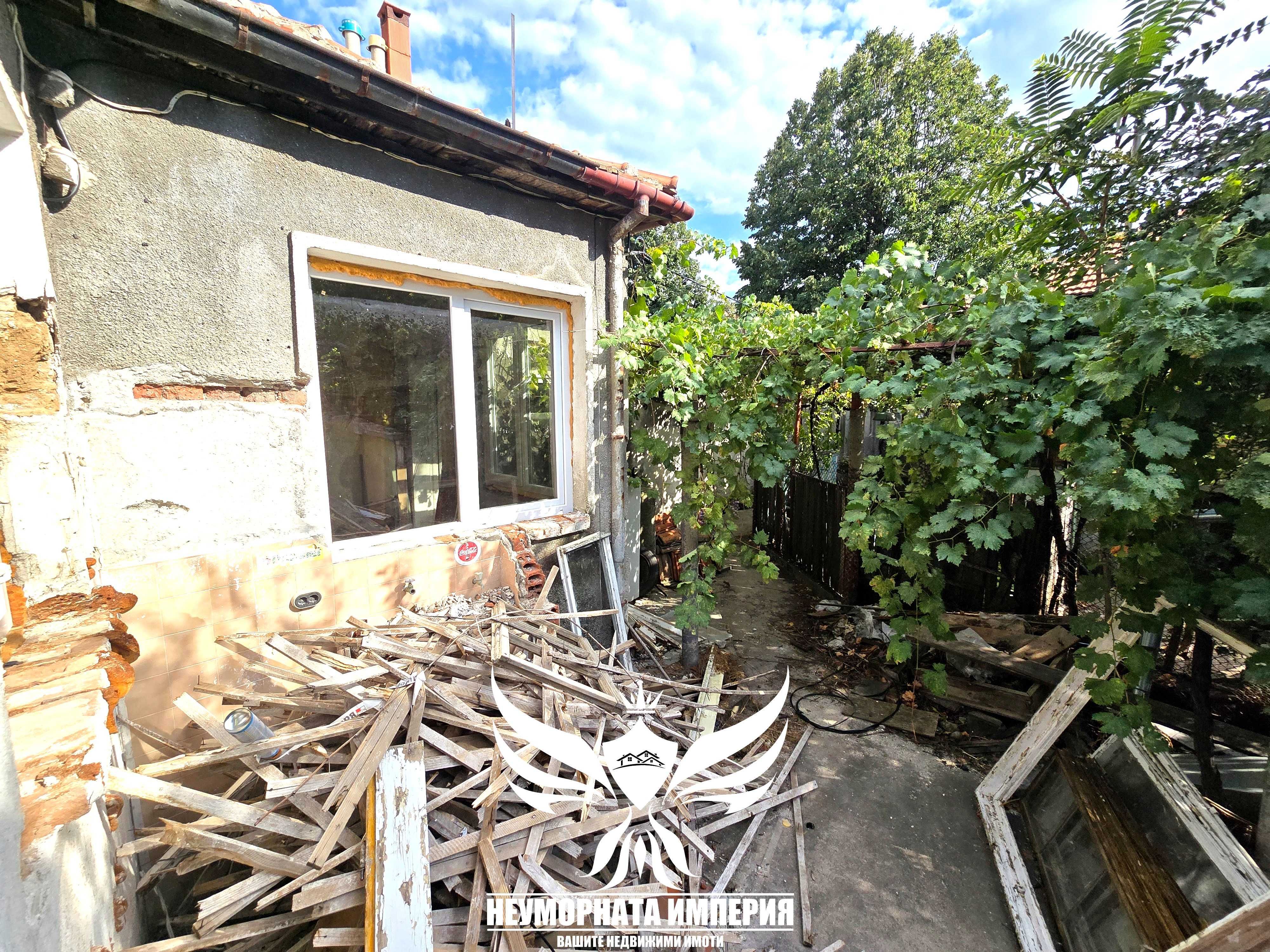 Продавам стара къща 107РЗП с двор 143кв. в гр.Асеновград широк център