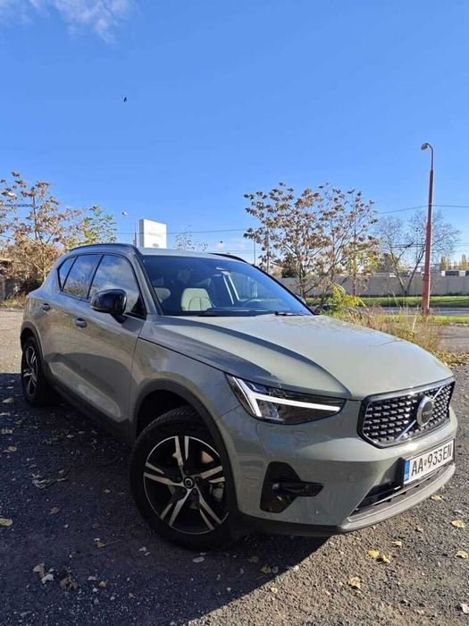 Volvo XC40 2.0 B3 mHEV Plus Dark A/T