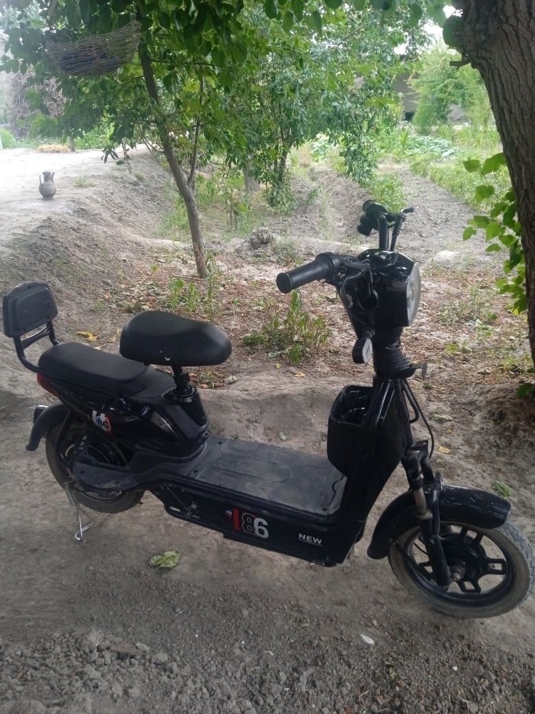 Elektro skuter sotiladi benzinli bilan barter ham bor