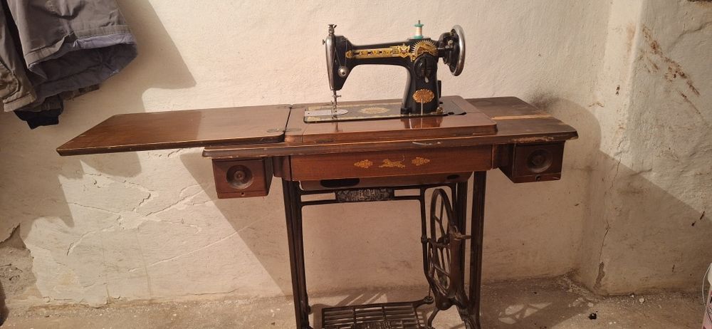 Старинна шевна машина