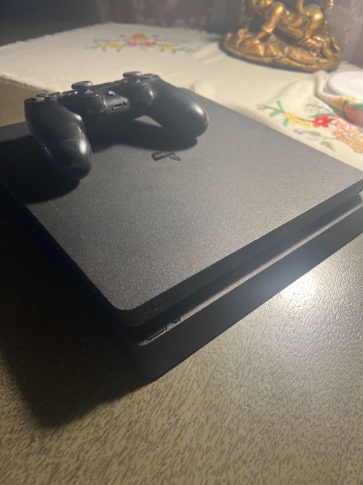 Срочно продаю плэйстейшен 4