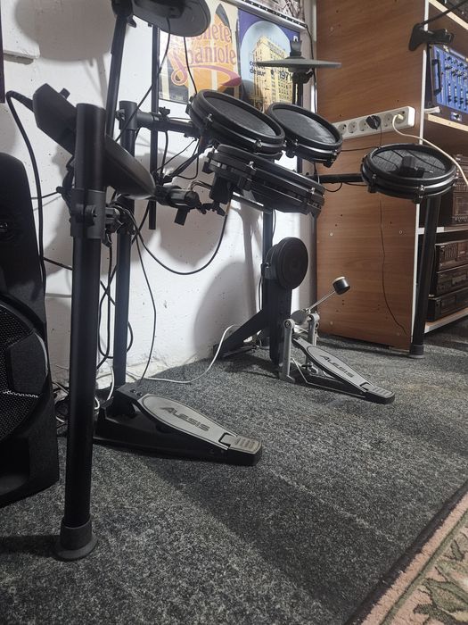 Set Tobe Electronice/Electrice Alesis Nitro Mesh Kit