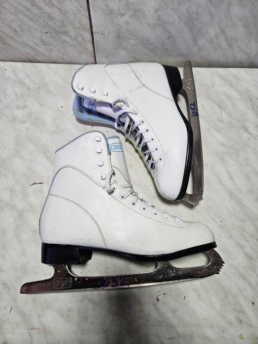 Patine 1052 gheata patinaj artistic DBX  marime   41 ( 26  cm)