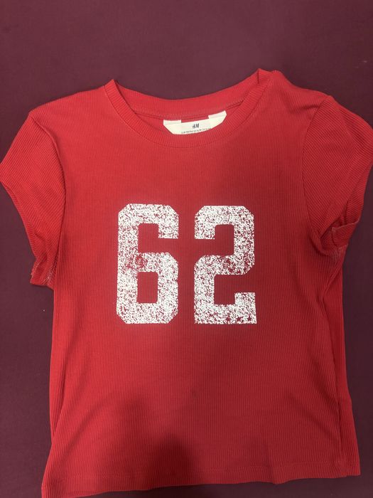 червена тениска