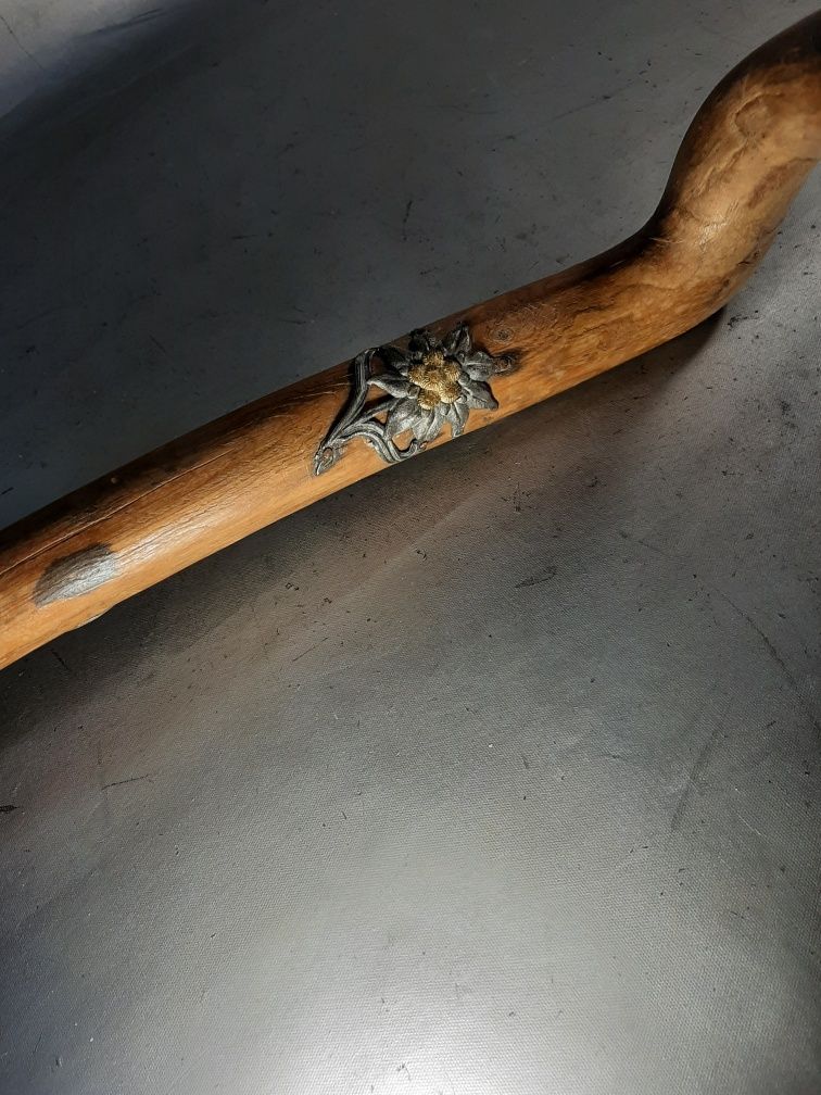 Ciocă din lemn baston vechi floare de colț