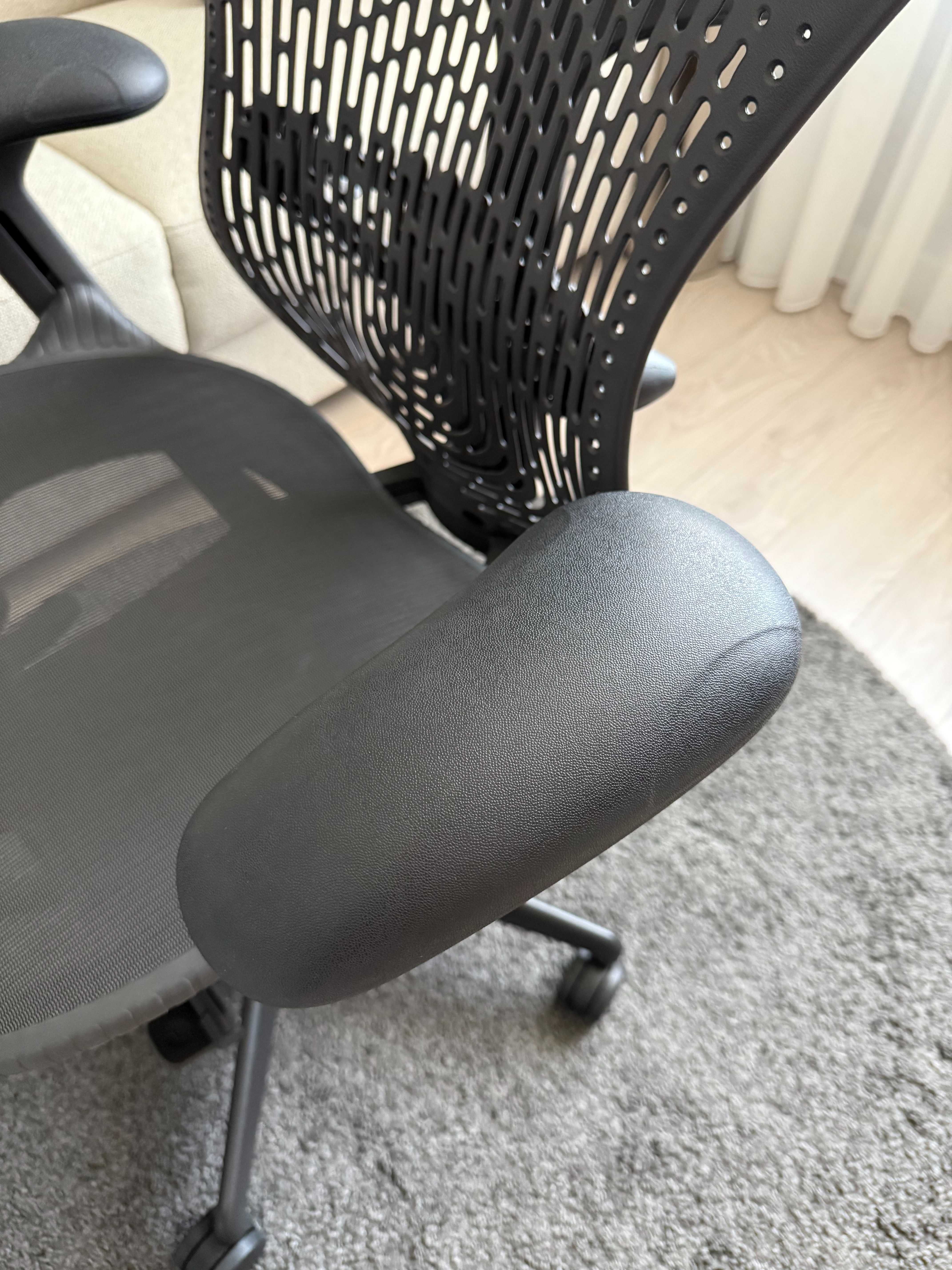 Herman Miller Mirra 2 (Fully Loaded) Офис Стол - Изключително Запазен!