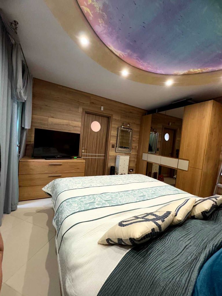 Дава се под наем Двустаен апартамент в Бургас, Център - 80 кв.м за 1250 € - Снимка #3