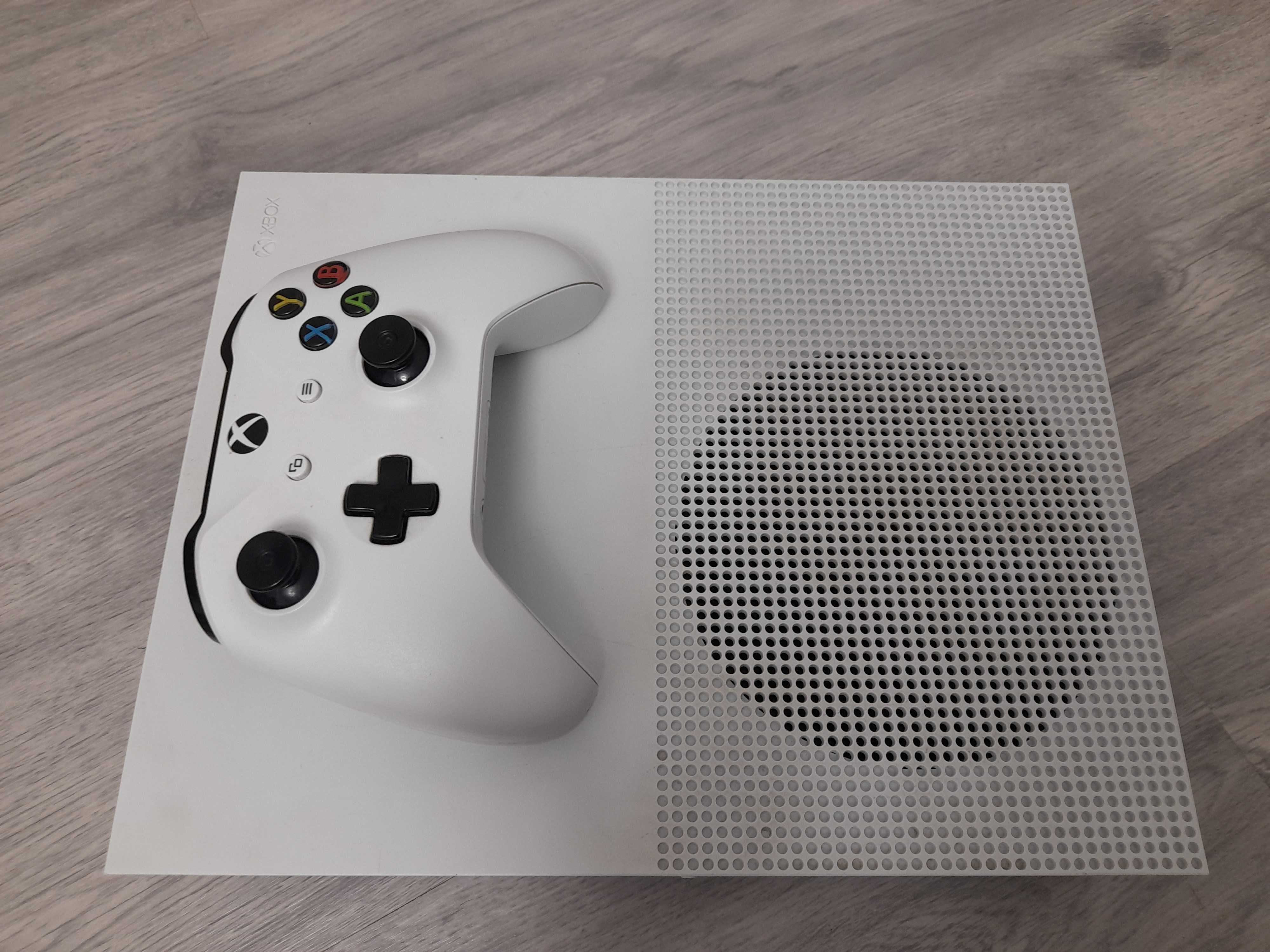 Xbox one S 1TB +Controller