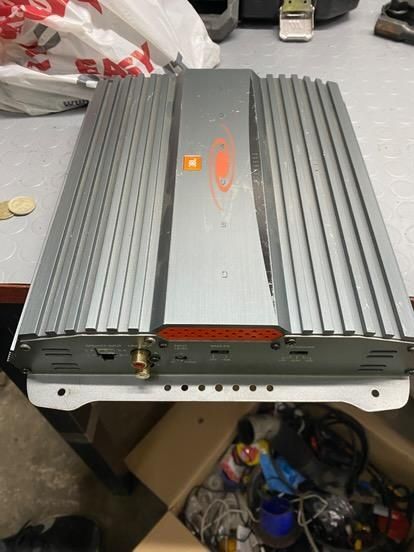 Усилвател на JBL