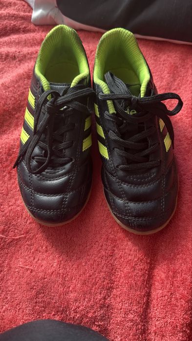 Детские бутсы для футзала, состояние хорошее. Размер 31