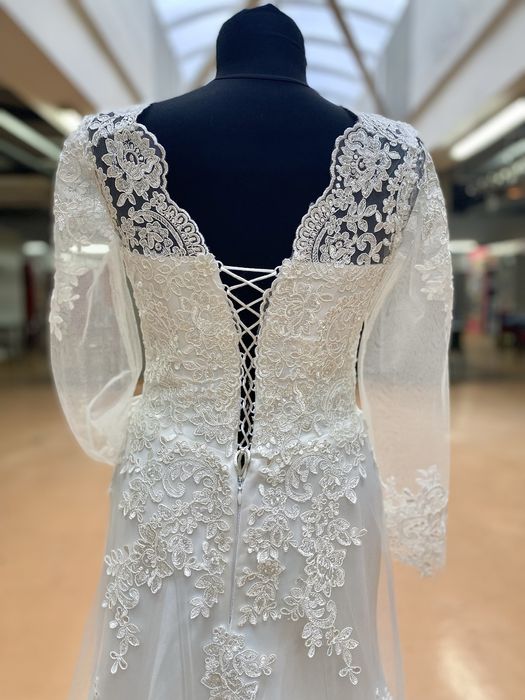 Rochie mireasa cu corset reglabil, purtata in 2023