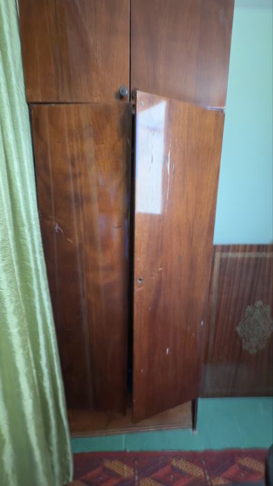 Shkaf manej 2 spalniy divan kelishgan xolda sotiladi