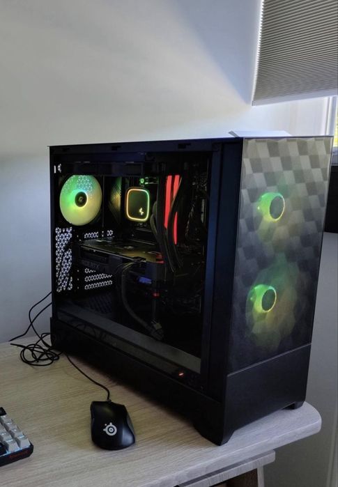 Геймърски компютър / AM5 7600x / MSI 4070 / X670E / 1TB SSD