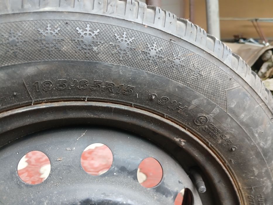 Vând 4 jante de 15 cu cauciucuri