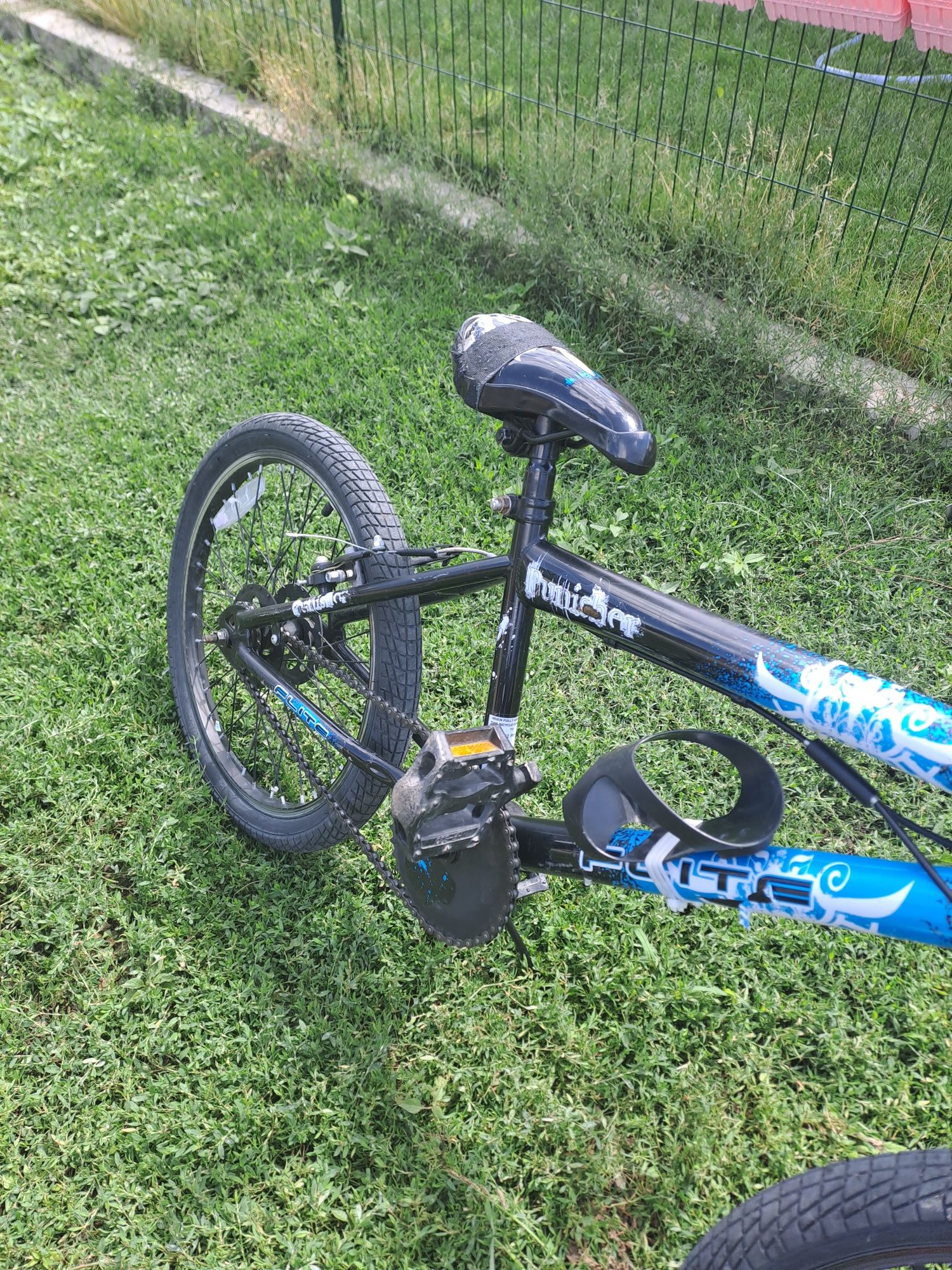 Vând bicicletă BMX