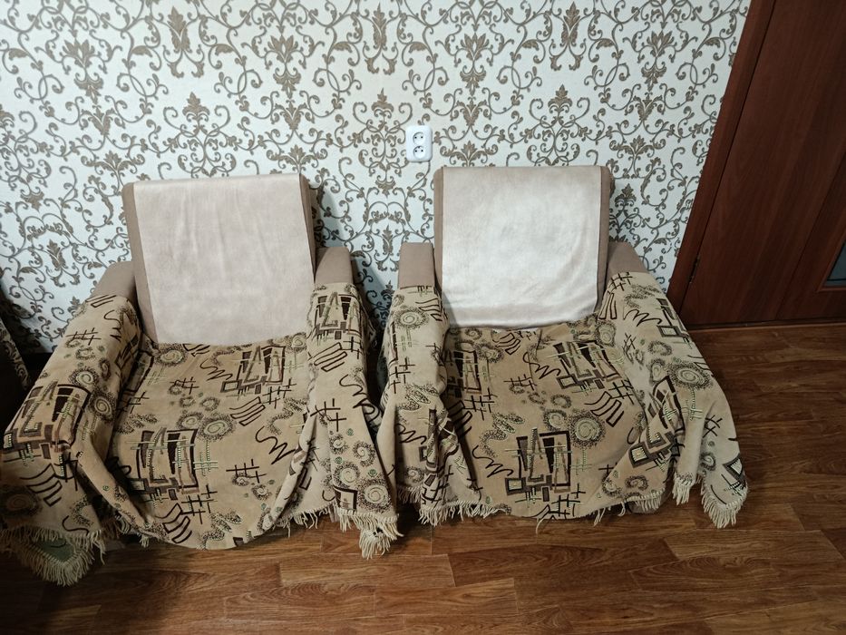 Кровать двухспальная, тумбы, шкаф, Кресло 2 шт, в хорошем состоянии