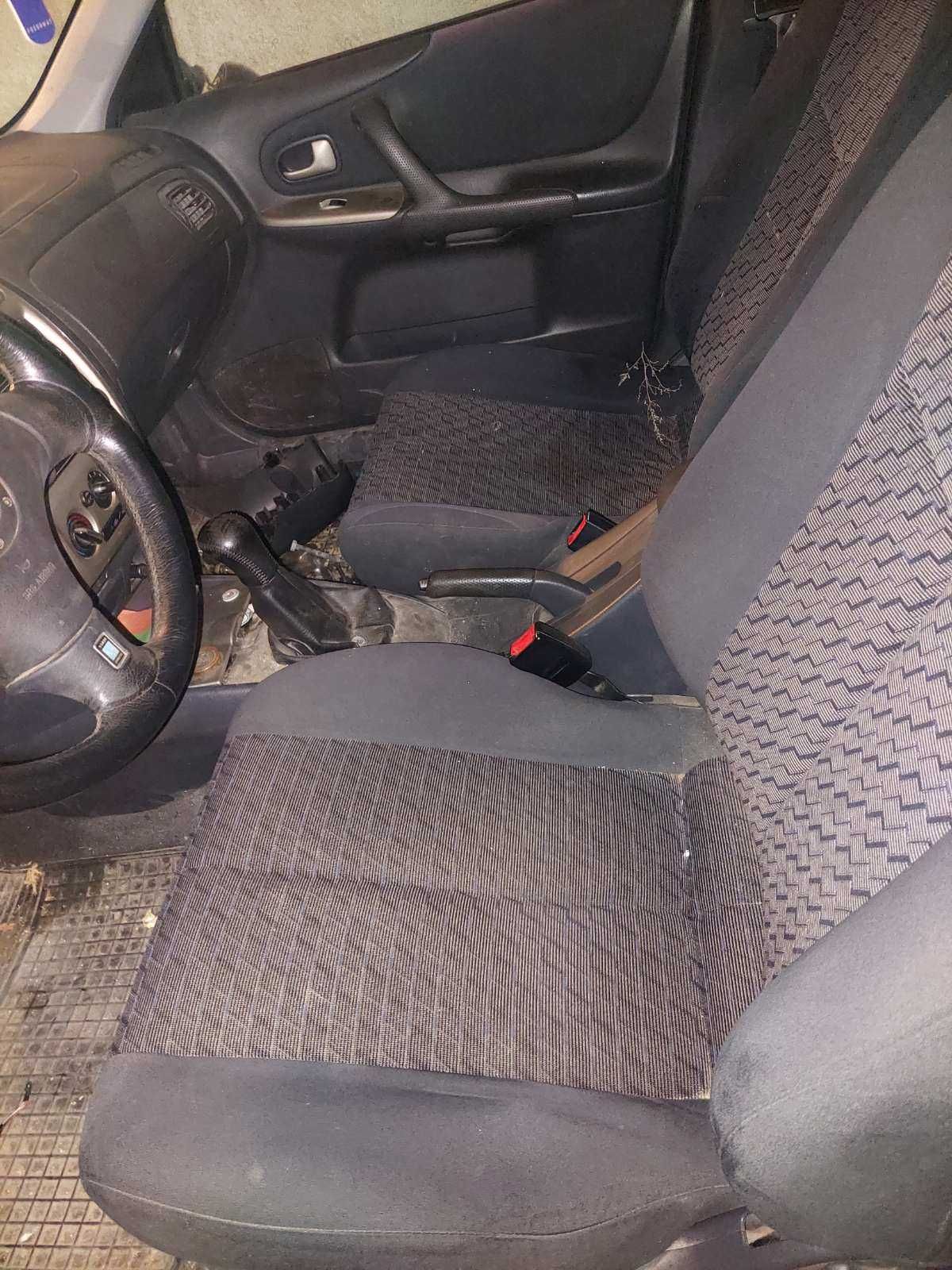 Продавам Mazda 323F на части